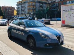 Aggrediscono “in branco” un ragazzo all’interno della stazione: 10 giovani denunciati a Reggio Emilia