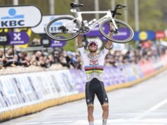 Van der Poel fa tris al Giro delle Fiandre, Mozzato secondo