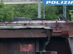 Reggio Emilia: si arrampica su un treno merci in movimento, 22enne salvato dagli agenti della Polizia Ferroviaria