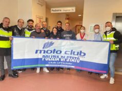 Il Moto club Polizia di Stato porta uova di Pasqua al reparto pediatria del Santa Maria Nuova