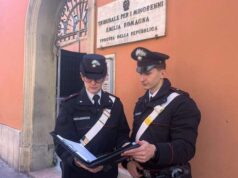 Bologna: tenta di entrare in Tribunale con tre coltelli al seguito
