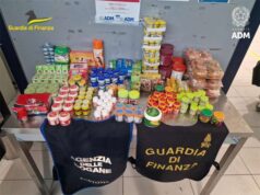 Bologna, 70 kg di cosmetici e farmaci illegali occultati nelle valigie: denunciati due passeggeri