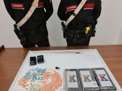 Reggio Emilia, tenta fuga all’alt dei carabinieri: in auto oltre 3 kg di cocaina