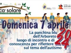 Una panchina dipinta di blu al parco Arboreto per sensibilizzare sull’autismo