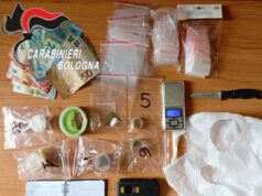 Detenzione di sostanze stupefacenti e detenzione abusiva di armi: 25enne e 18enne denunciati ad Imola