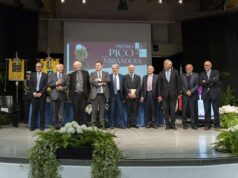 Auditorium gremito a Mirandola per l’assegnazione del Premio Pico 2024 a Metsola, Savona e Zuppi