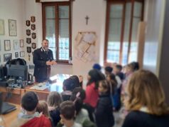 Sant’Ilario d’Enza: i carabinieri ospitano gli scolari in caserma e tengono lezioni di legalità