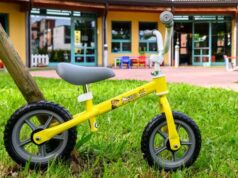 Il Tour de France regala 50 biciclette ai nidi bolognesi: oggi la prima consegna al nido Gramsci