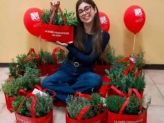 Spazio informativo Aism in Piazza Mazzini a Modena in occasione della Giornata Mondiale della Sclerosi Multipla