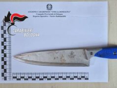 Lite finisce a coltellate in piazza Scaravilli a Bologna: un ferito e una denuncia