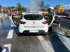 Auto a fuoco all’ingresso dell’A14 a Imola