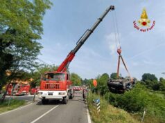 Castelvetro, finisce con l’auto nel canale: grave un 19enne