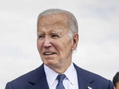 Biden commemora il D-Day “Dobbiamo difendere la democrazia”