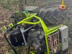 Grave infortunio agricolo a Casina: trattore si ribalta, ferito 80enne