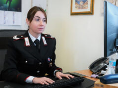 Si aggira nel palazzo dell’ex compagna armato di pistola, 39enne arrestato