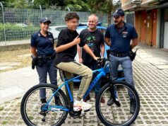 Bologna: gli rubano la bici ma gli Agenti fanno una colletta per fargli tornare il sorriso