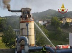 Silos di segatura s’incendia a Castelnovo Monti, intervengono i Vigili del fuoco