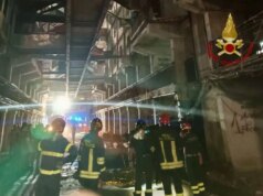 Napoli, crolla un ballatoio alle Vele di Scampia. 2 morti e 13 feriti