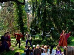 Il drago dalle sette teste del Teatro dell’Orsa al Parco del Mauriziano di Reggio Emilia