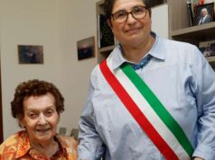 Maletti consegna la Bonissima a Dafne Giovani per il suo centesimo compleanno