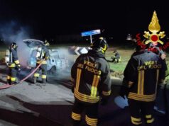 Auto s’incendia dopo incidente a Crespellano