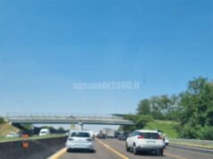 Auto a fuoco dopo un tamponamento sulla A1: gravemente feriti due turisti