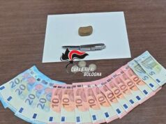 Minorenne straniero denunciato a Bologna per detenzione stupefacenti e porto abusivo di armi