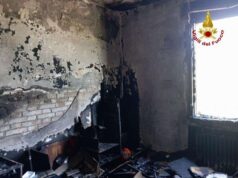 Incendio in appartamento a Bologna. Soccorsi madre e figlio