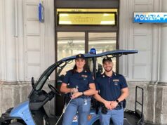 Pit Bull senza padrone sul treno regionale, recuperato dalla polizia e affidato al proprietario