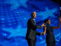 A Chicago gli Obama lanciano Kamala Harris “Yes, she can”