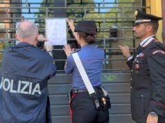 Bologna: i carabinieri sequestrano in un centro assistenza e riparazioni smartphone, prodotti di dubbia provenienza