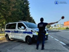 Sassuolo: senza patente non si ferma all’alt della Polizia locale e tenta di fuggire