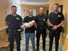 Bologna: pattuglia della Polizia Locale scorta veicolo con a bordo una donna che sta per partorire