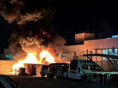Incendiata area rifiuti Coop a Scandiano, danneggiati due automezzi Auser