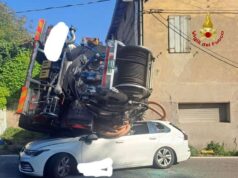 Scontro tra tre automezzi sulla Porrettana a Sasso Marconi: quattro feriti