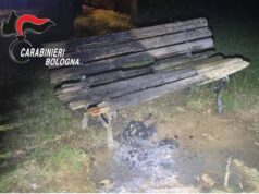 Danneggiano panchina all’interno del parco comunale di “Villa Marini”, denunciati due minori