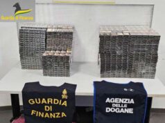 Scoperti in aeroporto a Bologna due viaggiatori con oltre 44 kg di sigarette di contrabbando