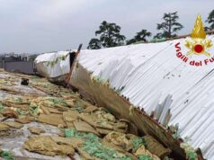 Tetto pericolante a Castel Maggiore: intervengono i Vigili del fuoco