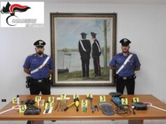 Non si fermano all’alt dei Carabinieri e si danno a pericolosa fuga a bordo di un’auto con targhe false