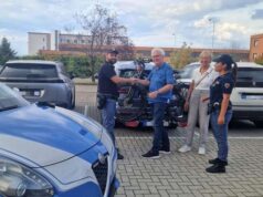 Ruba le biciclette da un’auto in sosta: 34enne arrestato dalla Polizia di Stato