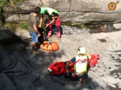 Cade nel greto del fiume, 62enne soccorso a Fanano