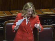 Meloni “Difenderemo i nostri confini, in Italia solo legalmente”