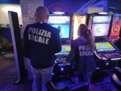 Settantaquattro macchine da gioco accese in orario vietato in zona Arcoveggio
