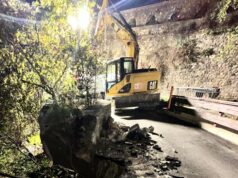 RFI, effettuato nella notte a Sasso Marconi un intervento di messa in sicurezza del fronte roccioso a valle di via Gasparri