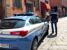 Tentano una rapina e poi un furto in centro a Bologna: due giovanissimi arrestati dalla Polizia di Stato