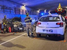 Incidente stradale nel sottopasso a Villa Sesso, un ferito grave