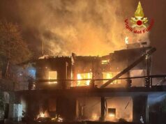Casale distrutto dalle fiamme a Castel Dell’Alpi