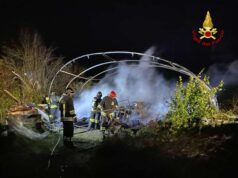 Incendio di una legnaia a Baricella: sul posto i Vigili del fuoco con diverse autopompe
