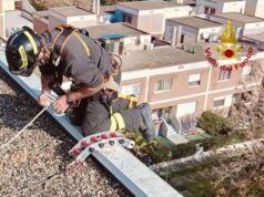 Bagnolo, due bimbi piccoli chiudono fuori casa la mamma: intervengono i pompieri