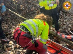 Scivola mentre raccoglie castagne, donna soccorsa alle Fornaci di Pavullo